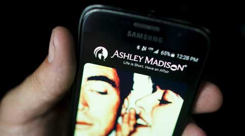 Infidelity website Ashley Madison facing FTC probe, CEO says sorry