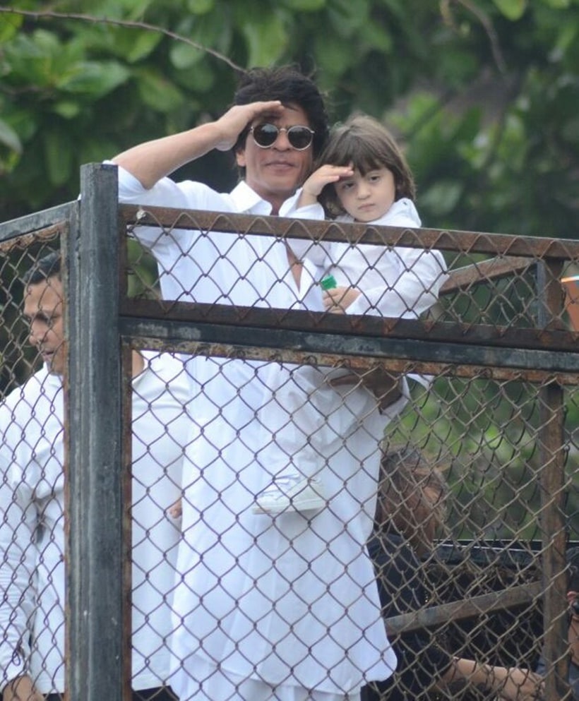 Shah Rukh Khan, SRK, Eid, Eid al-Fitr, SRK Son, AbRam, SRK Son AbRam, SRK AbRAm Mannat, Shah Rukh Khan son, Shah Rukh Khan son abram, SRK Abram Eid, Entertainment