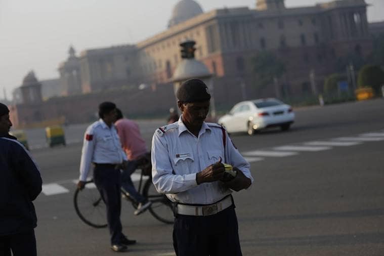 Delhi Traffic, Traffic Police, police violating norms, Delhi Police personnel, traffic rules and regulations, traffic manners, India News, Delhi Police, City News, Indian Express