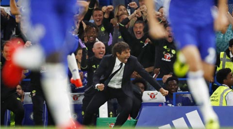 Diego Costa’s late strike gives Antonio Conte  winning start at Chelsea
