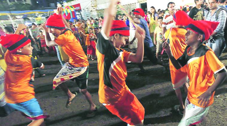 Navratri Mumbai Swings To Garba Dandiya Beats The Indian Express