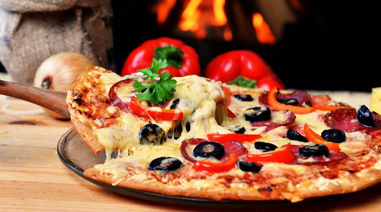 Pizaa, pizza italy, pizza naples, pizza eating ways, pizza eating right way, pizza eating wrong way,. pizza eating wallet technique, traditional pizza eating way, pizza folding and eating way, food news, lifestyle news, latest news, indian express