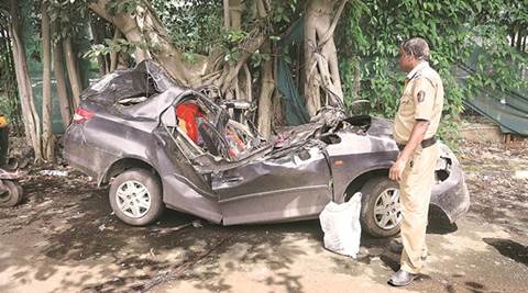 Do walkers need metal body  covers and guards while walking? Pedestrian deaths in road accidents rise to 7088 in 2015 - The Indian Express