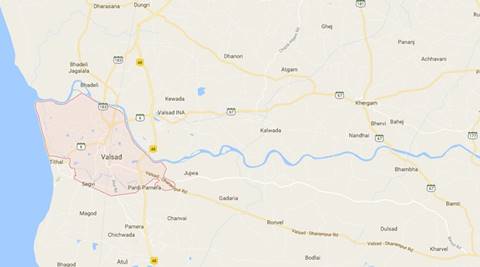 Valsad: District administration officials seize suspicious wheatladen truck | Ahmedabad NYOOOZ - NYOOOZ