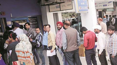 Demonetisation: Queues outside banks, ATMs get shorter in Mumbai - The Indian Express