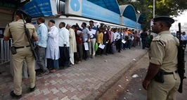 Serpentine Queues Outside Banks To Exchange Rs 500, Rs 1,000 Notes