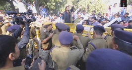 Demonetisation: Delhi Police Detains Protesters