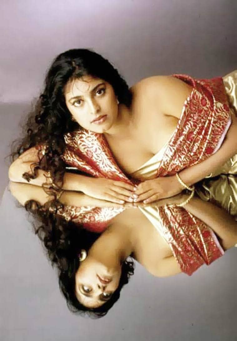 Juhi chawla hot boob fan images