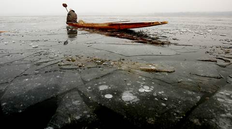 Cold intensifies in Kashmir, Srinagar gauges season's coldest night - The Indian Express