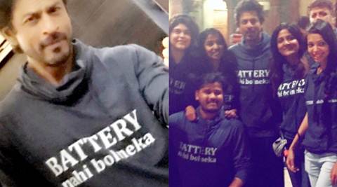 Raees: Shah Rukh Khan teases fans with ‘Battery nahi  bolneka’ T-shirt before trailer launch, see pics