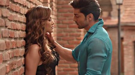 Wajah Tum Ho movie review: About heaving bosoms and Sharman Joshi’s plight