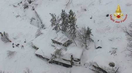 Italy earthquake: At least 30 feared dead in avalanche-hit hotel
