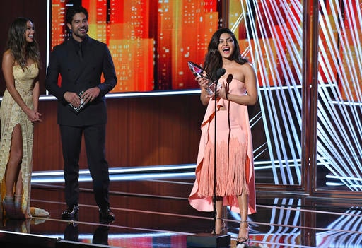 Priyanka Chopra, Priyanka Chopra People's Choice Award, Quantico, Quantico priyanka, Priyanka Chopra People's Choice Award win, Priyanka Chopra People's Choice Award videos, Priyanka Chopra awards