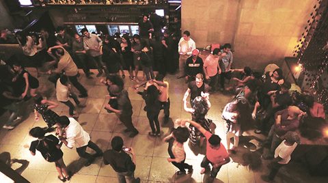 As the clock hits 10.30 pm in Mumbai, Salsa takes over: Viva La Salsa - The Indian Express