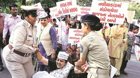 AAP protests outside Surat BJP office over Naliya gangrape, Sanand - The Indian Express