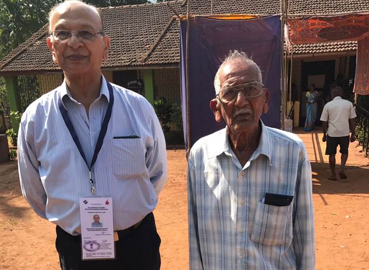 Former Goa CM Pratapsing Rane with a 100-year-old voter, Appa Majik, in Poriem (Source: Express Photo)