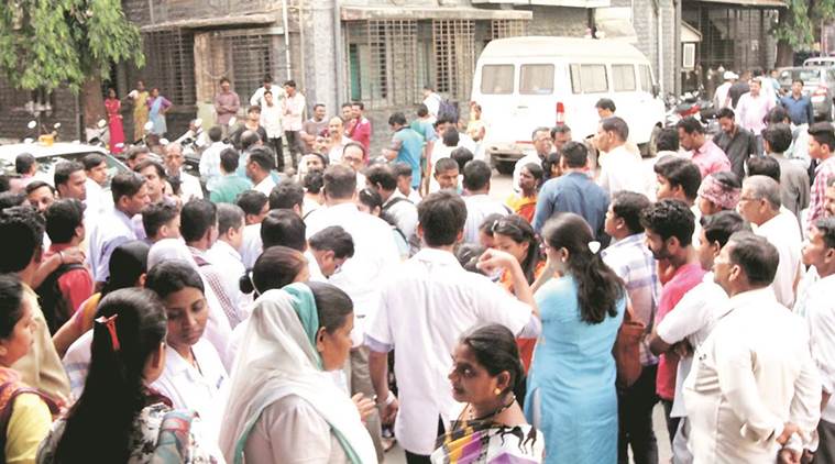 doctors strike, maharashtra doctors strike, maharashtra doctors strike, doctors attacked in maharashtra, intern doctors attacked in maharashtra, thane civil hospital, doctors strike, indian express news, india news, mumbai news