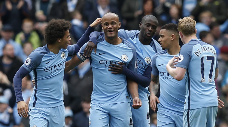Vincent Kompany reminds leaders Manchester City of 2012 Manchester United meltdown