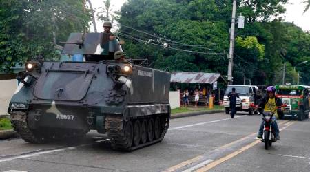Dozens flee Islamist gunmen in war-torn Philippine city