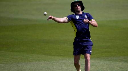 Barry Richards calls on AB De Villiers to quit captaincy
