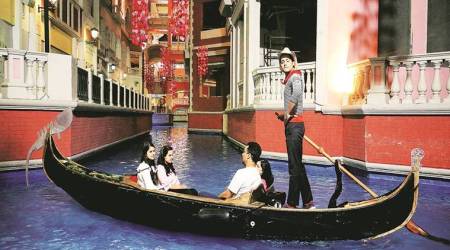 Musings on the Gondola: A mall themed on Venice comes with an Indian touch