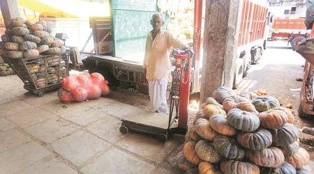 Striking farmers in Maharashtra toughen stance