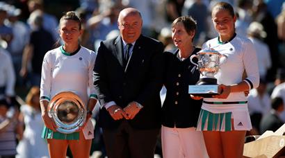 Jelena Ostapenko rallies to French Open title