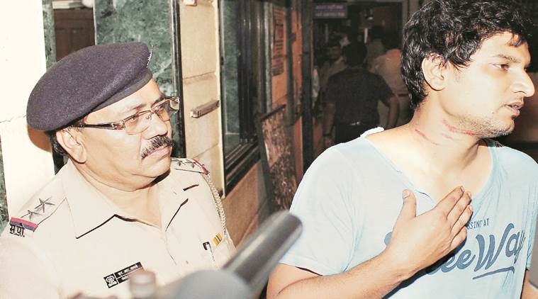 Mumbai auto drivers beat passenger, Mumbai news