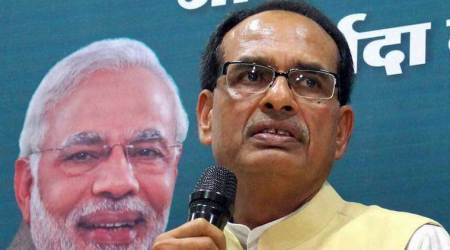 Mandsaur agitation: Shivraj Singh Chouhan gives Rs 1 cr cheque to kin of deceased farmers