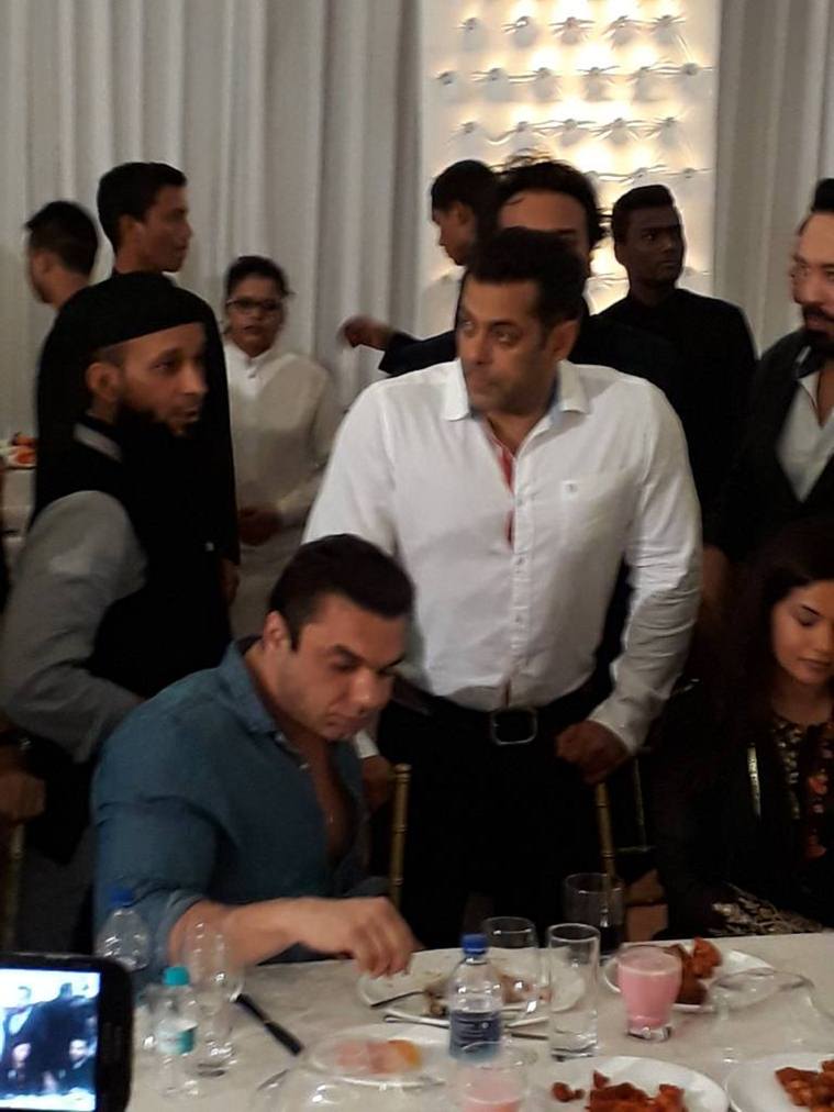 Inside pictures Salman Khan and Shah Rukh Khan attend Baba Siddiqui iftar Party