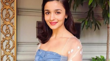 IIFA 2017: Alia Bhatt sings Baadshah’s rap song Kar Gayi Chull, sends crowd into a frenzy. Watch video