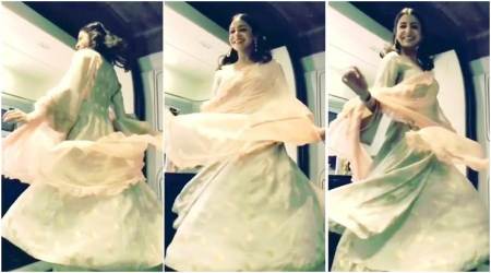 Jab Harry Met Sejal: Anushka Sharma is on cloud nine and Shah Rukh Khan can’t help but record it. Watch video
