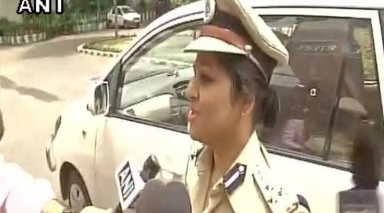 D roopa, D roopa transfer, Sasikala, D Roopa transfer to traffic department, Karnataka BJP leaders protesting against D Roopa transfer, indian express news