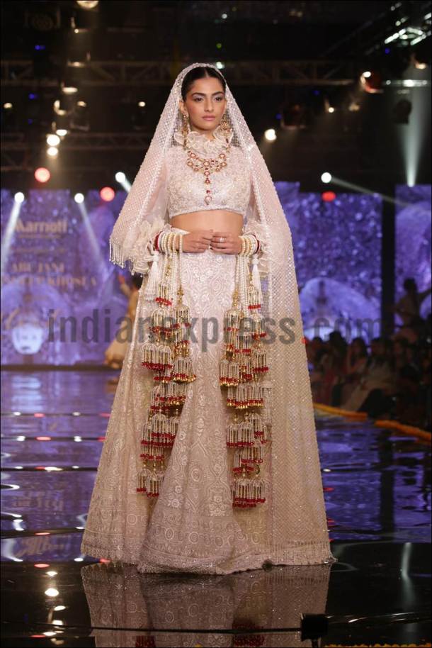 sonam kapoor images, sonam kapoor photos, sonam kapoor films, sonam kapoor fashion