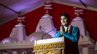 Canada PM Justin Trudeau performs puja at Toronto temple