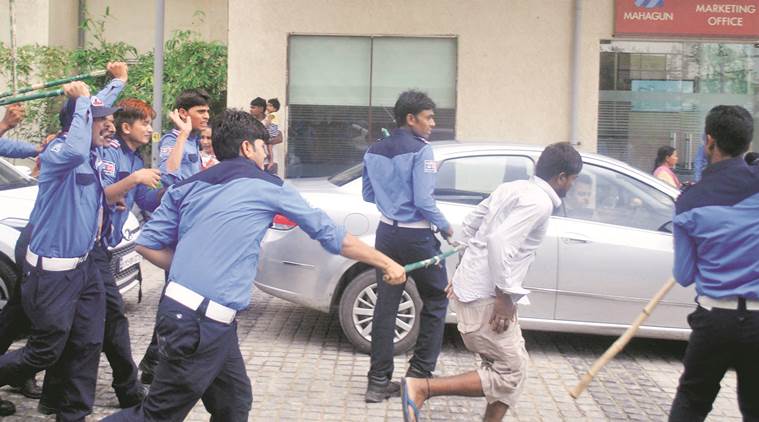 domestic help beaten, noida domestic help beaten, mahagun morderne maid beaten, maid beaten, noida sector 78 protest, maid protest, indian express news, delhi news