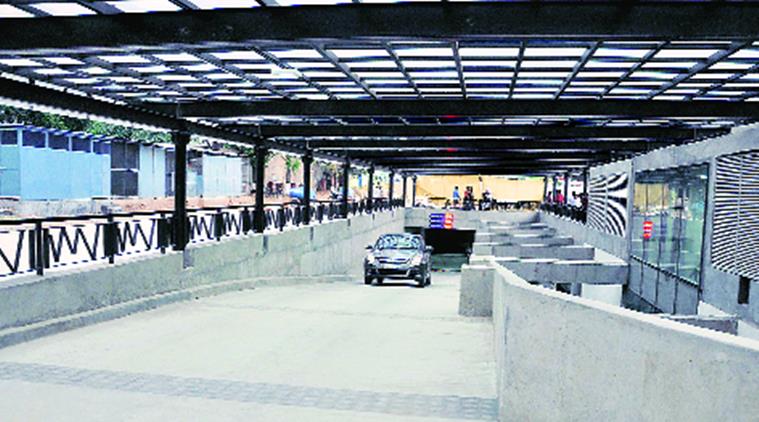 Gurgaon parking, illegal parking, Gurgaon, mall parking, road congestion gurgaon, Indian Express Gurgaon, Indian Express India news, India news