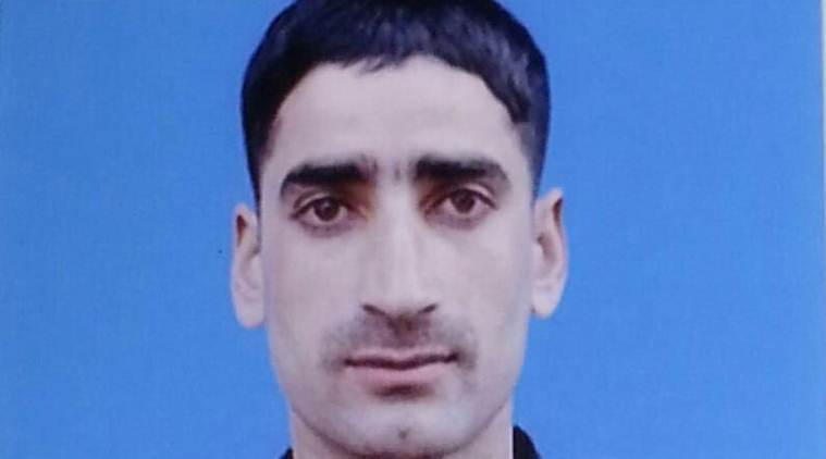 Army jawan decamps with arms in Kashmir