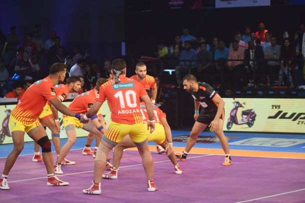 Pro Kabaddi season 5: Gujarat Fortunegiants thump U Mumba 39-21 in Ahmedabad opener
