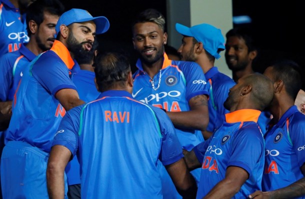 India vs Sri Lanka, MS Dhoni, Bhuvneshwar Kumar, Akila Danajaya, sports gallery, cricket, Indian Express