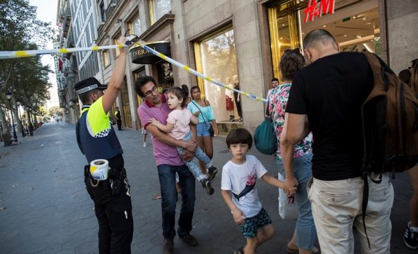 barcelona terror attack, barcelona van attack, barcelona terror attack, barcelona attack death toll, barcelona city centre, las ramblas, placa catalunya, spain van accident, barcelona news, latest news