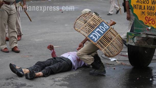 gurmeet ram rahim singh conviction, gurmeet ram rahim singh, panchkula violence, dera followers violence, dera supporters violence, violent clashes, panchkula, punjab, haryana, sirsa, photos,panchkula violence photos, indian express news