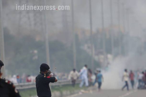gurmeet ram rahim singh conviction, gurmeet ram rahim singh, panchkula violence, dera followers violence, dera supporters violence, violent clashes, panchkula, punjab, haryana, sirsa, photos,panchkula violence photos, indian express news