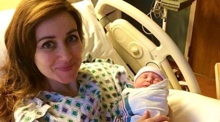 'Hats off to DOCTOR MOM': This woman paused her delivery to help another pregnant lady