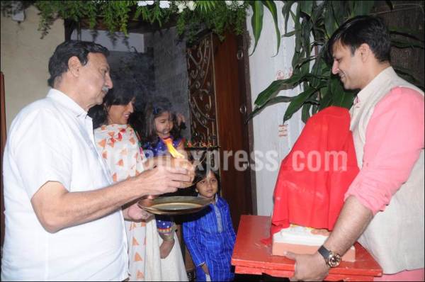 Vivek Oberoi father, Vivek Oberoi ganpati utsava, ganpati utsava, vivek oberoi vivegam, vivek oberoi tamil debut