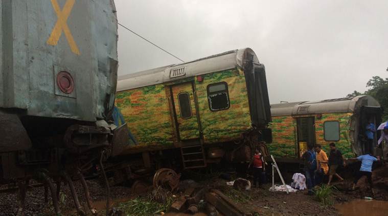 Nagpur-Mumbai Duronto Express, nagpur mumbai train derailed, duronto express, Duranto Express Derailment, nagpur mumbai duronto derails, train accident, duranto accident, nagpur mumbai duranto express, nagpur mumbai train derails, indian express news