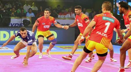 Pro Kabaddi 2017: Gujarat Fortune Giants beat Dabang Delhi 29-25, UP Yoddha beat Telugu Titans