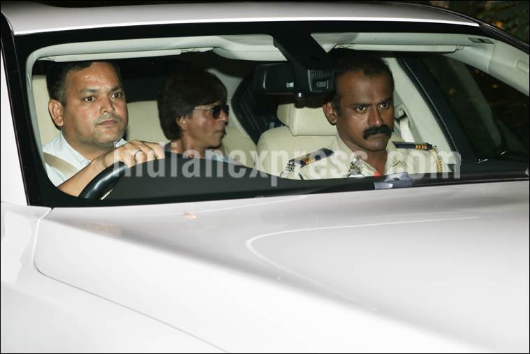 shah rukh khan photos, shah rukh khan dilip kumar house