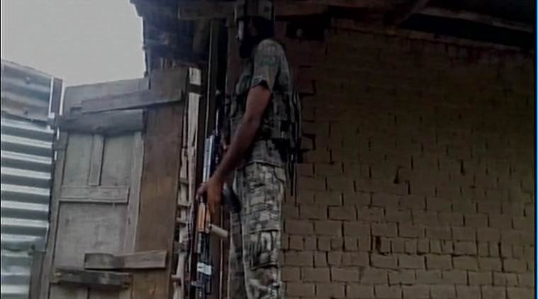 shopian encounter, news live shopian encounter, kashmir encounter, abu dujana, shupian, shupiyan, indian army, army jawan killed, army major dead, shopian district, cordon and search, jammu and kashmir, south kashmir, burhan wani, indian express