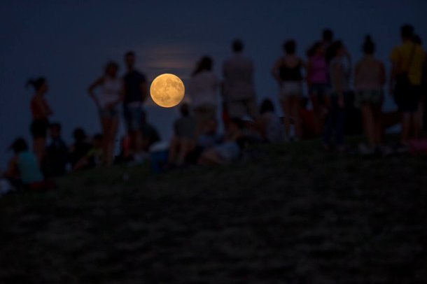 lunar eclipse, partial lunar eclipse, lunar eclipse india, full moon, what is lunar eclipse, lunar eclipse pictures, watch lunar eclipse, lunar eclipse kolkata, penumbral eclipse, moon, earth, sun, science news